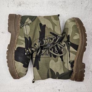 Carrini Stylish Camouflage Combat Boots / Childrens Size 11